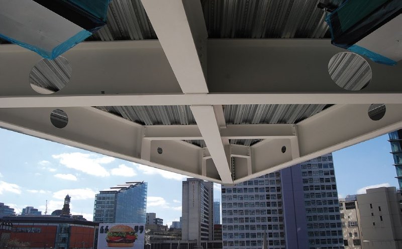 A 7m-deep cantilever adorns the south western corner of the building