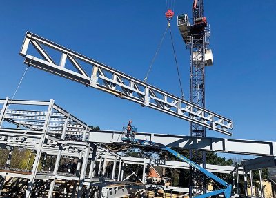 One of the main trusses that create the open-plan congregational space is lifted into place