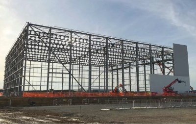 Roof bracing extends around the entire structure