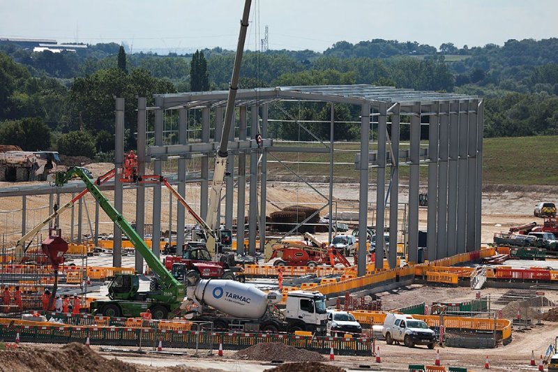 The large site, adjacent to the M25, will supply materials for the Chiltern Tunnels and Colne Valley Viaduct