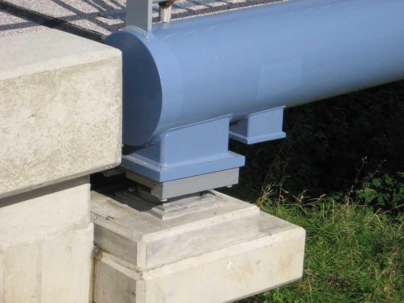 Bearing and jacking point