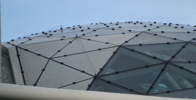Silicone pointed glazing with patch fittings
