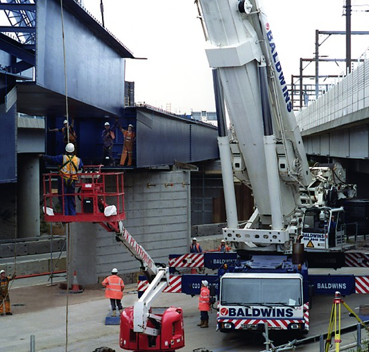Construction of a composite box girder bridge for CTRL M20 Newington Bridge