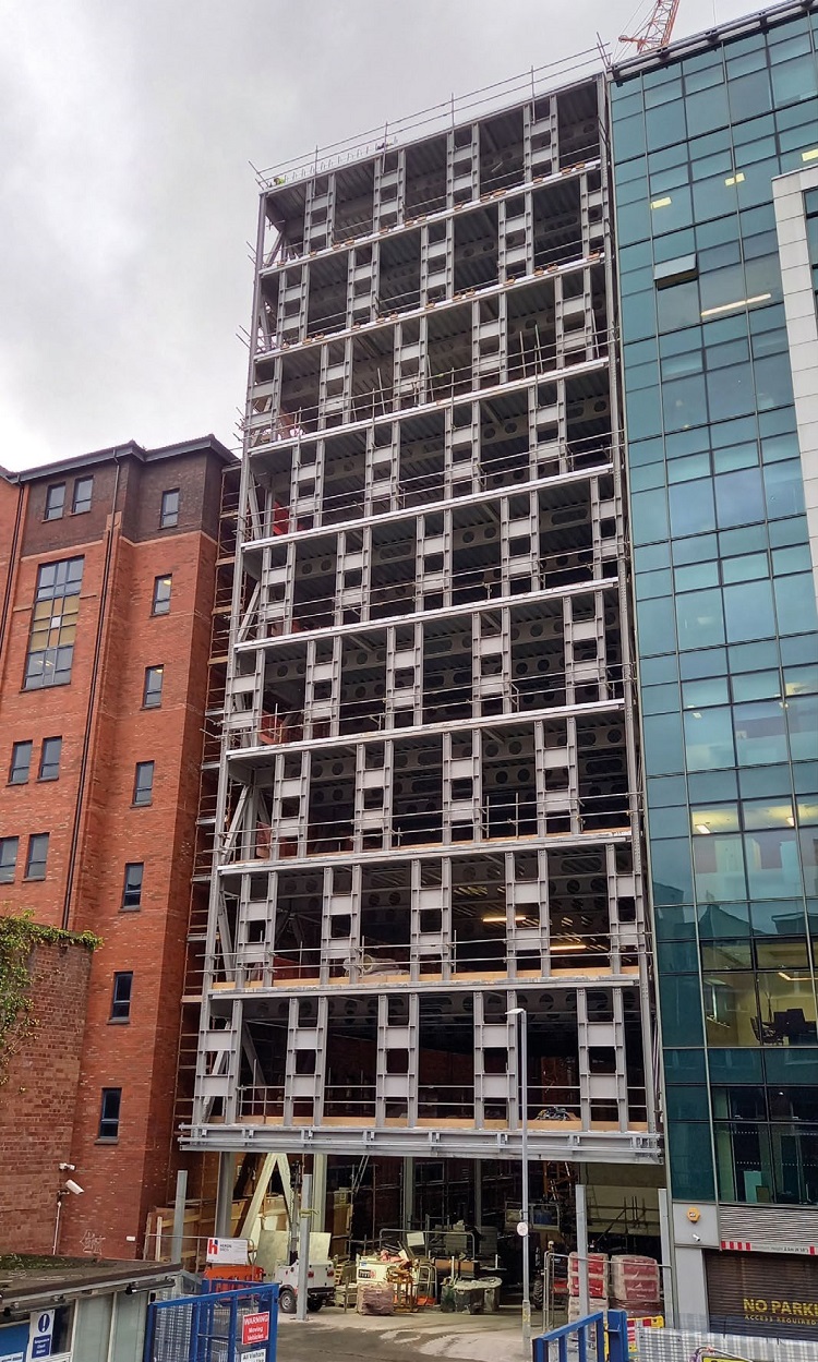 A 10-storey steel-framed wing complements the main elevation&#39;s hybrid design