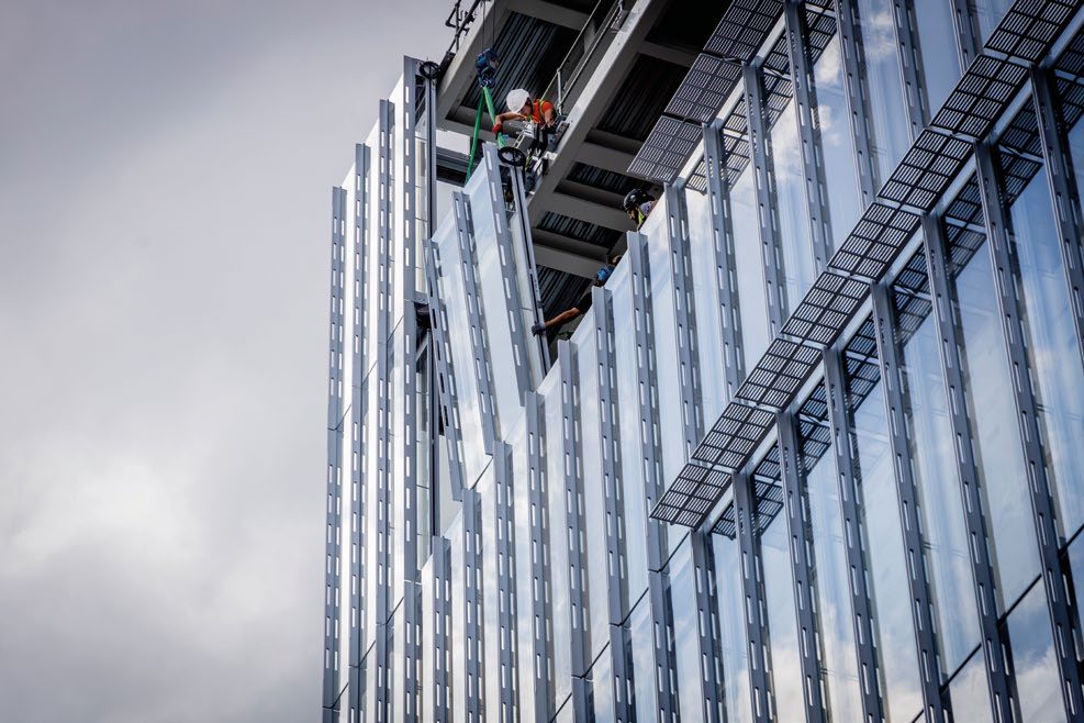 The steel frame will be visible through the building's extensive glazing
