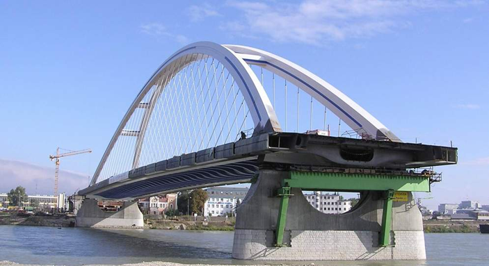 Inclined arches&lt;br&gt;&#39;&#39;Košick&#225; Bridge, Bratislava&#39;&#39;