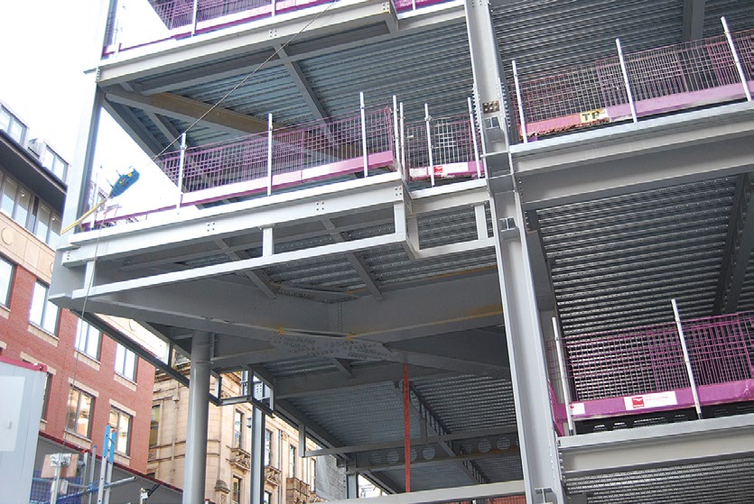 A large plate girder creates the column-free entrance