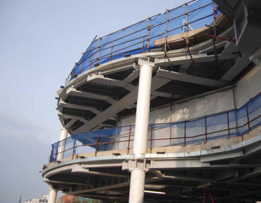 Transfer structures support the building’s many terraces