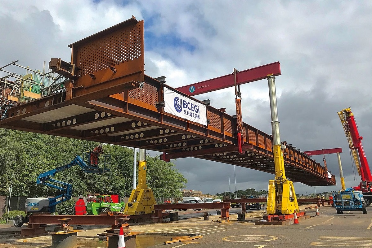 Pre-assembled offsite, a 78.5m-long section of the bridge was installed in one piece
