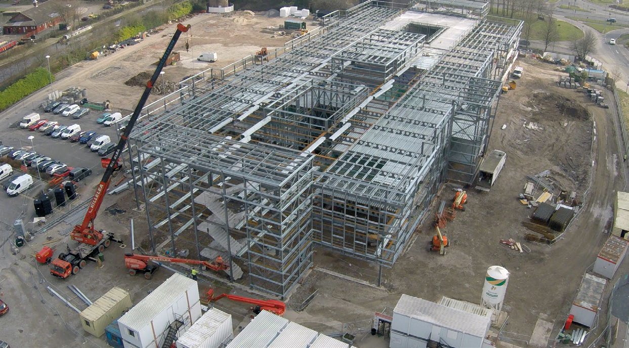 The steel frame was erected quickly with mobile cranes