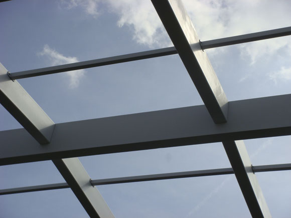 Box sections form the outer elliptical roof