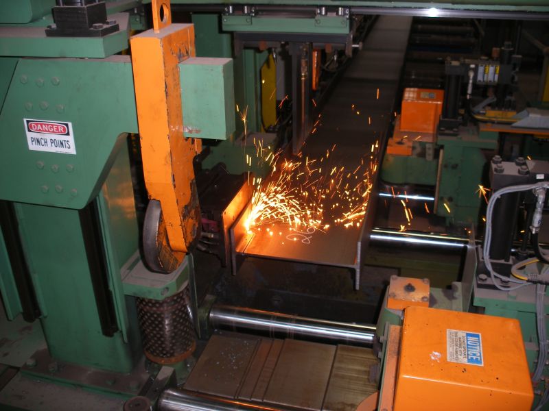 Flame cutting&lt;br/&gt;&#39;&#39;(Image courtesy of Kiernan Structural Steel Ltd.)&#39;&#39;
