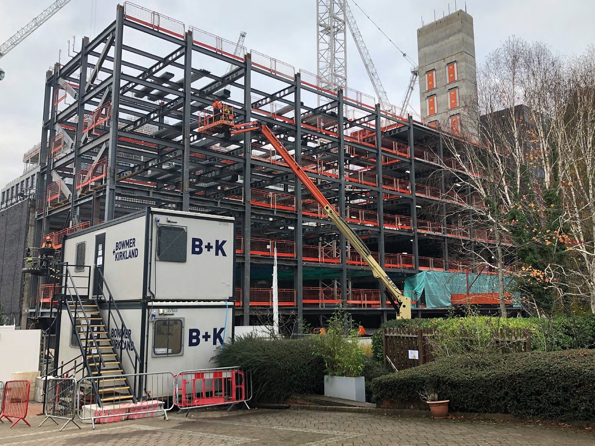 The office block occupies and fills-up an extremely tight and constrained footprint