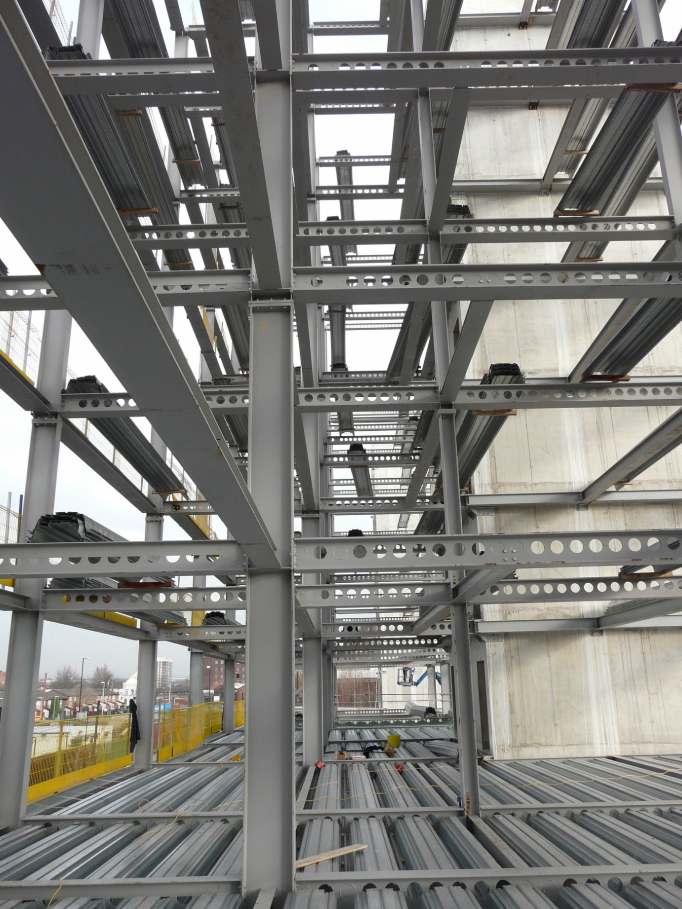 [https://www.kloecknermetalsuk.com/westok/products/ultra-shallow-floor-beam/ Ultra Shallow Floor Beams]&lt;br&gt;&#39;&#39;(Image courtesy of Kloeckner Metals UK Westok)&#39;&#39;