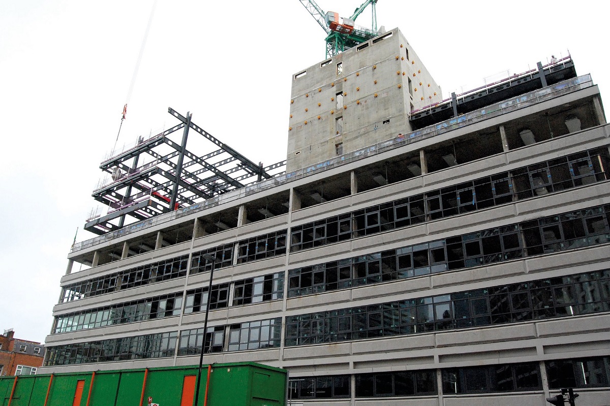 The Rowe sits on a
prominent east London junction and has an exposed design chosen to entice tenants wanting a modern industrial-looking office environment