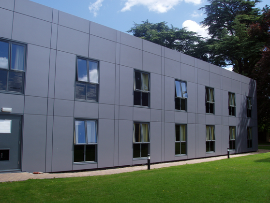 Hotel constructed using modules with a steel rain screen facade system, Ashorne Hill&lt;Br&gt;&#39;&#39;(Image courtesy of Ashorne Hill Management Centre)&#39;&#39;