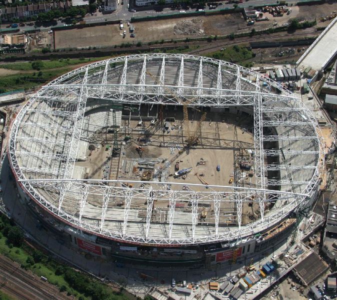 Long-span roof trusses, The Emirates Stadium, Arsenal Football Club, London&lt;br&gt;&#39;&#39;(Image courtesy of Severfield (UK) Ltd.)&#39;&#39;