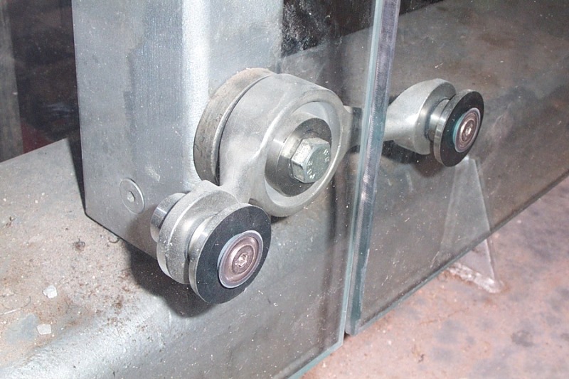 Example of a glazed facade connection to steelwork (Image courtesy of Lindapter)
