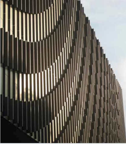 Perpendicular aluminium fins on the sports beam elevations create a pattern inspired by Newton’s rings