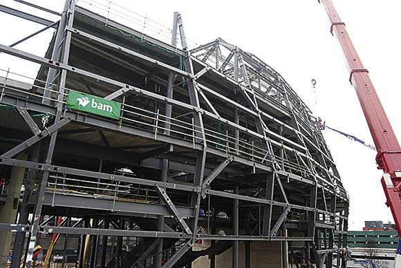 Cranked columns form the venue’s exterior shape