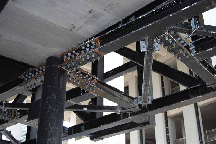Two trusses, at the underside of level two, create the desired column-free spaces