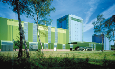 Industrial building with a coloured fa&#231;ade