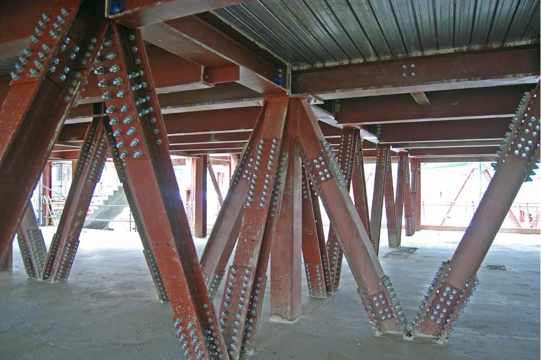 Trusses support the rooftop apartments