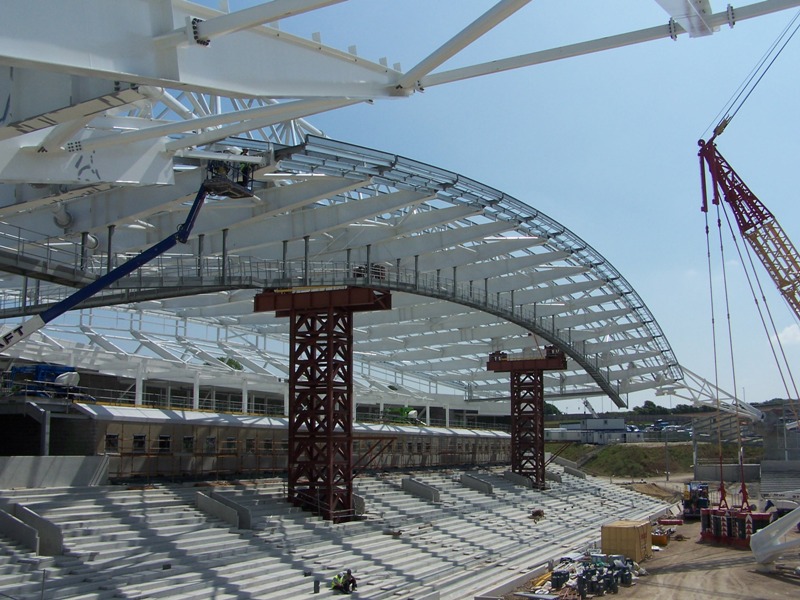 How is the stability maintained? (Image courtesy of Severfield (UK) Ltd.)