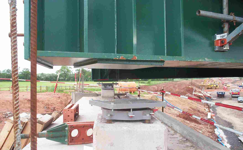 Skew ladder deck being lowered onto an elastomeric pot bearing (Image courtesy of Arup)