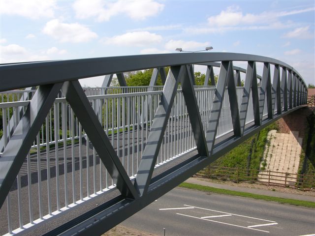 Half-through warren truss footbridge&lt;br&gt;&#39;&#39;(Image courtesy of Nusteel Structures Ltd.)&#39;&#39;