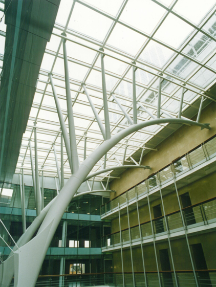 Use of curved tubular steelwork to support an atrium roof