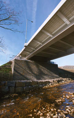 Sirhowy River Bridge – Form chosen at tender stage to avoid falsework at height over the river. (Image courtesy of Rob Watkins)