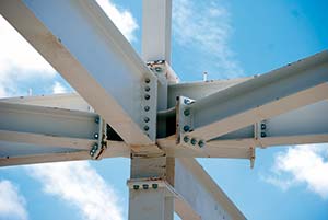 Prefabricated nodes have allowed the project team to quickly erect the site’s main truss