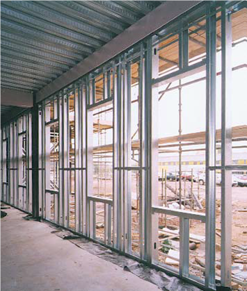 Metsec’s SFS system used on the external infill walls to a 4-storey composite frame at Colchester Hospital. (Image courtesy of Metsec)