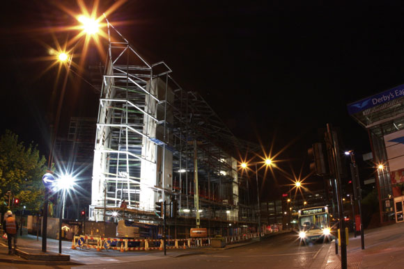 A full height atrium incorporates the building’s main entrance