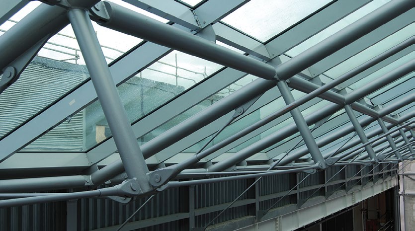 A series of 12m-long trusses form the atrium roof