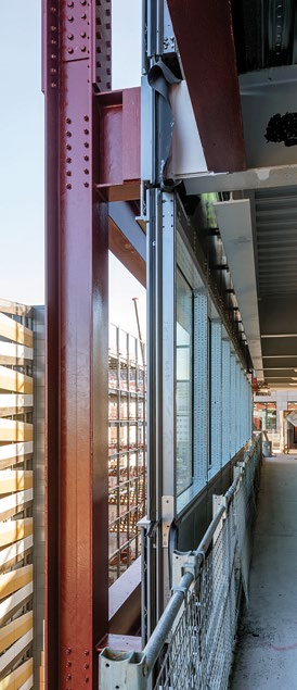 The glazed fa&#231;ade sits inside of the exo-skeleton