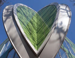 The ears’ steel members spring out from the main frame and create the illusion of overlapping ovals