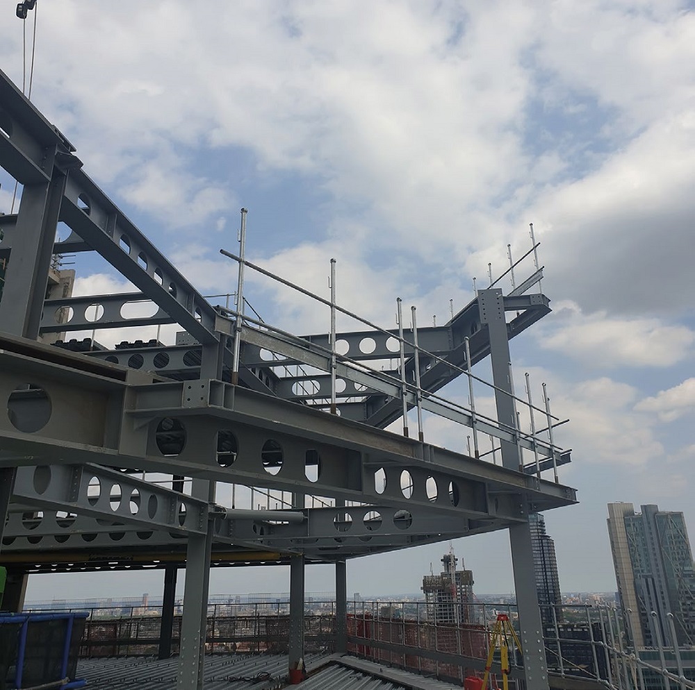 Site constraints meant steelwork had to be erected immediately from the delivery vehicles