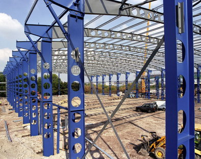 Curved portal frame with ties at the moment connections