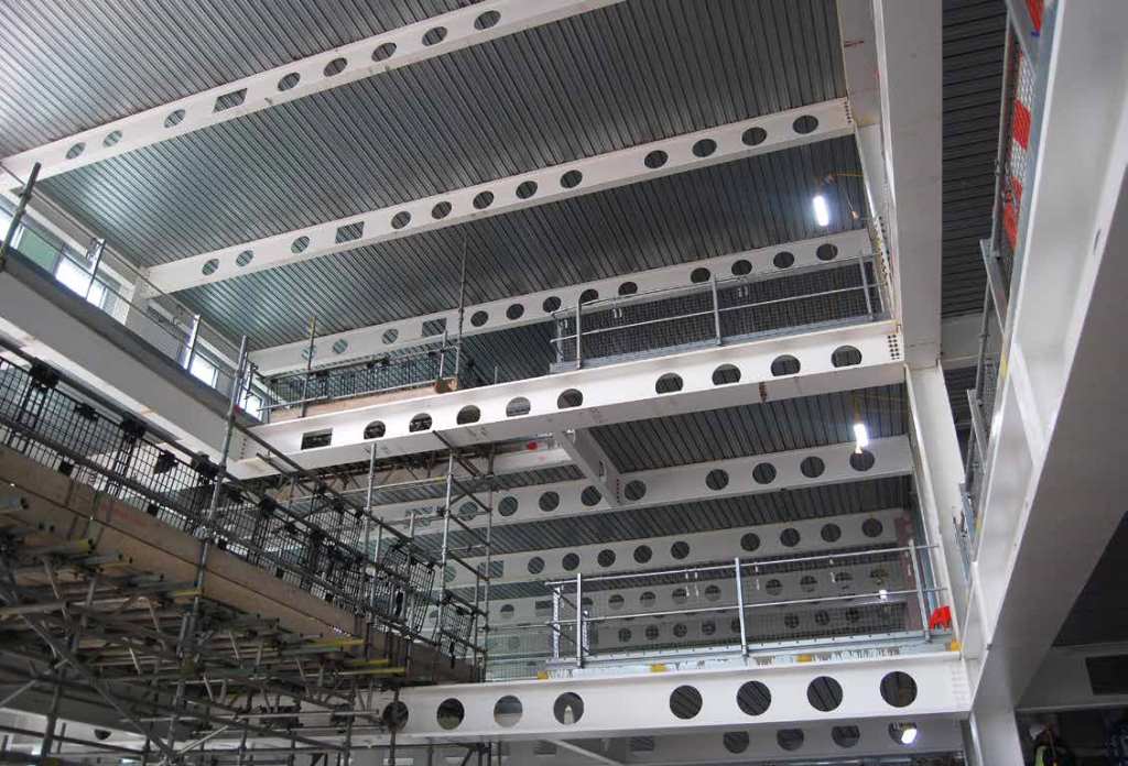 Two atriums are positioned either side of the core