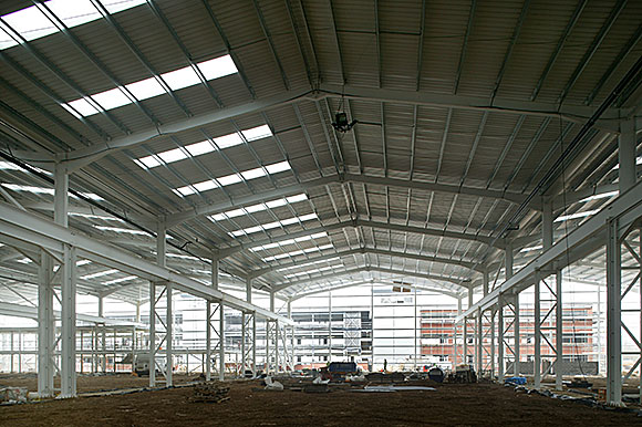 Steel was chosen as the only viable and economic solution for the workshop