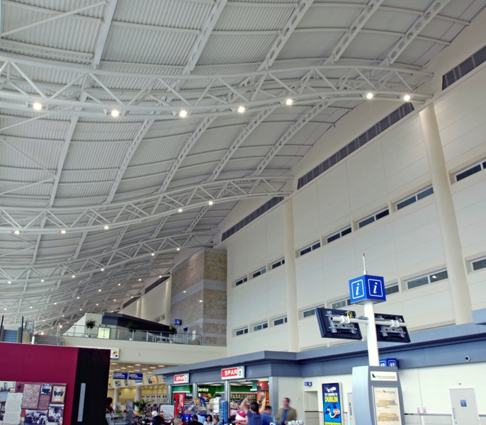 Long-span, curved roof trusses&lt;br&gt;Robin Hood Airport, Doncaster&lt;br&gt;&#39;&#39;(Image courtesy of Tubecon)&#39;&#39;