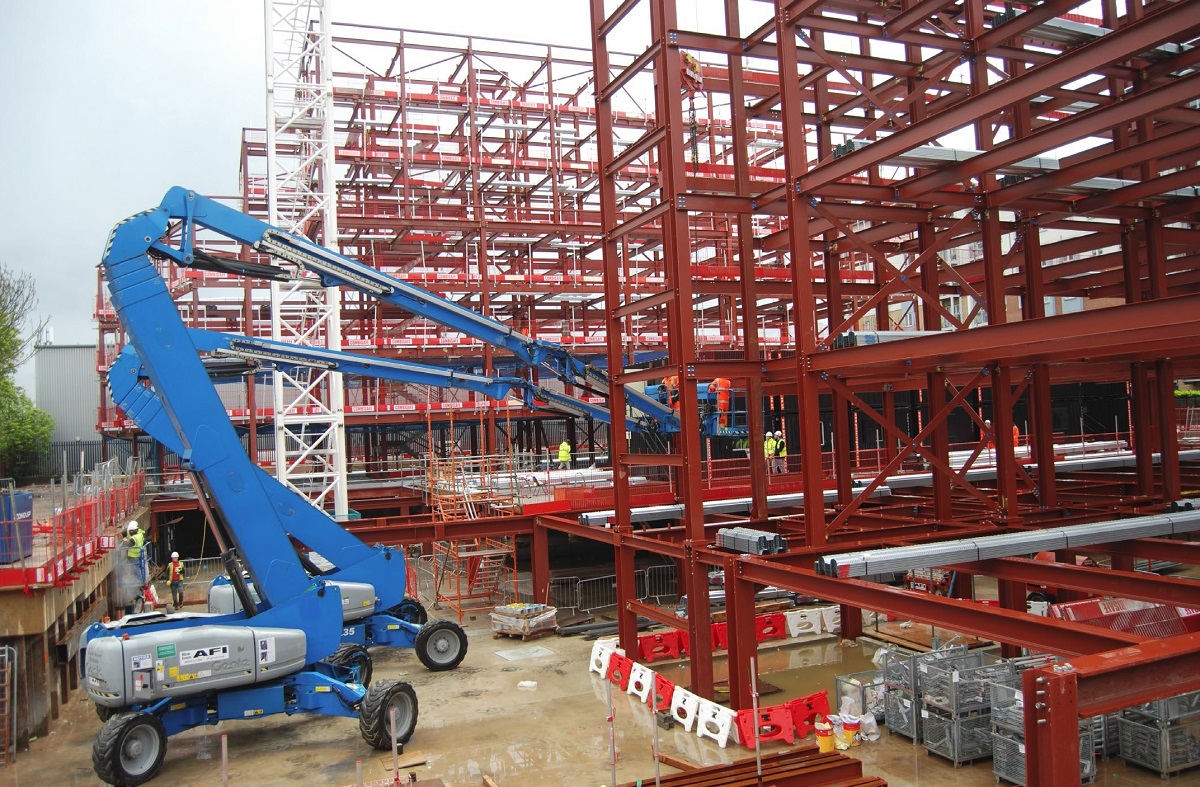 The majority of the steel erection was completed with MEWPs positioned on the basement slab