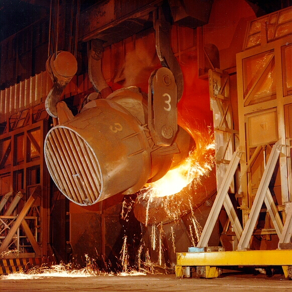 Charging hot metal to the BOS furnace