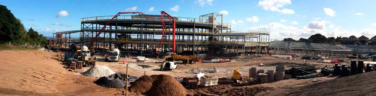 The school’s curvature
responds to the site’s slopes