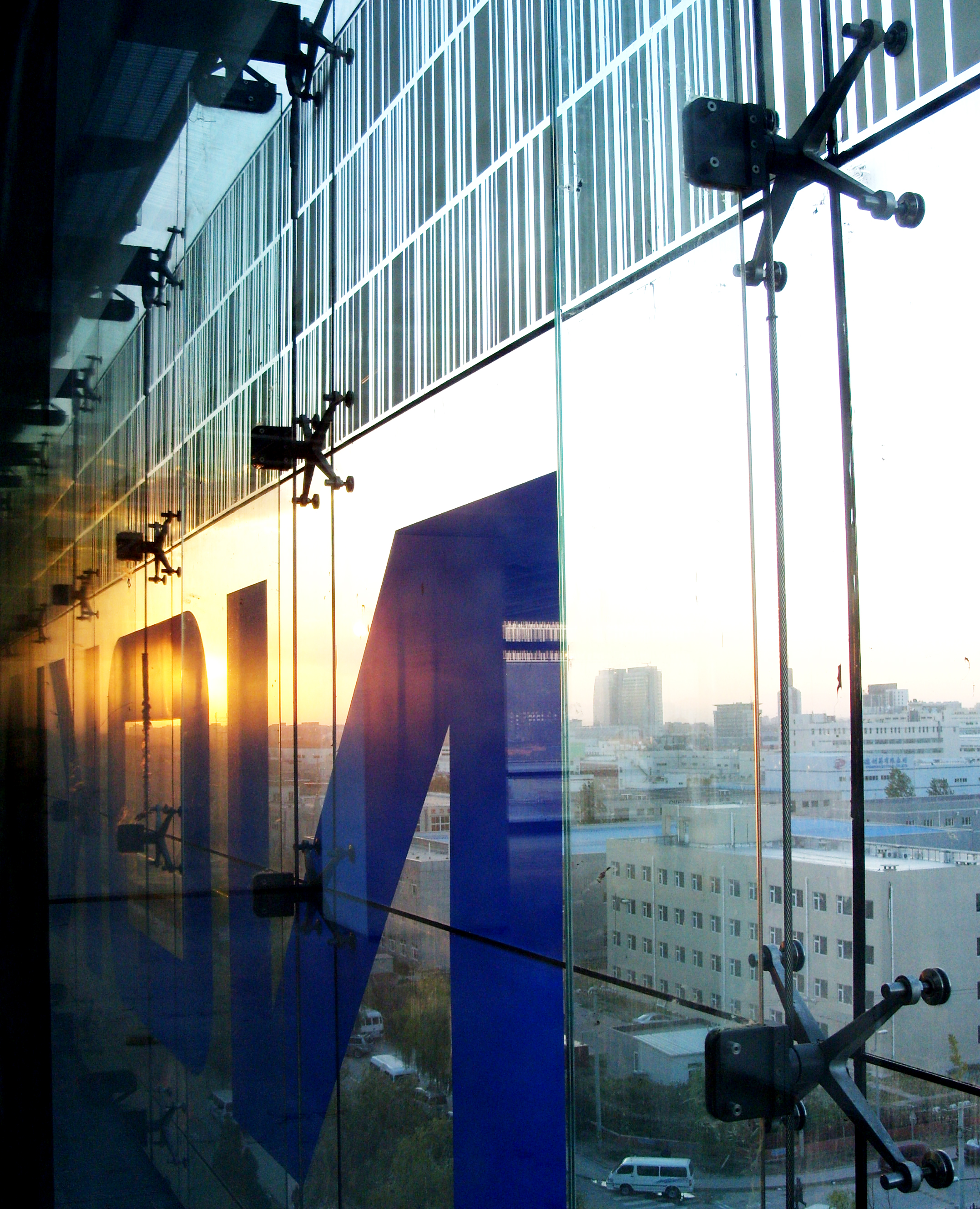 Glass fin-supported glazing with ceramic frit&lt;Br&gt;&#39;&#39;(Image courtesy of Arup)&#39;&#39;
