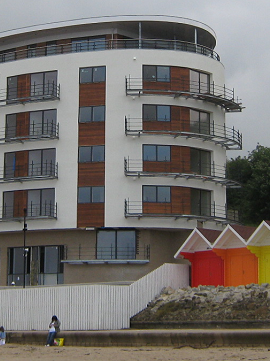 Curved fa&#231;ade using insulated render attached to light steel framing&lt;Br&gt;&#39;&#39;(Image courtesy of Metsec Framing Ltd.)&#39;&#39;