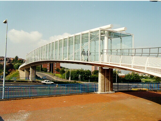 Enclosure at Oldham Way Footbridge