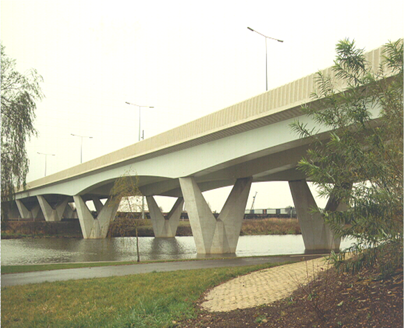 Variable depth trapezoidal closed top box girders&lt;br&gt;&#39;&#39;River Nene Viaduct, Peterborough&#39;&#39;